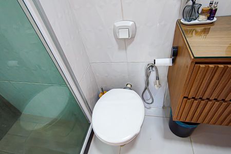 Apartamento à venda com 44m², 2 quartos e 1 vaga Apartamento à venda com 44m², 2 quartos e 1 vagaBanheiro