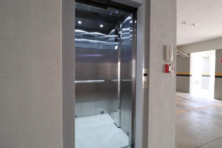 Apartamento para alugar com 56m², 2 quartos e 1 vagaÁrea comum - Elevador