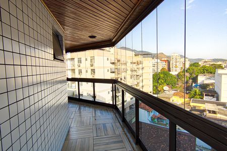 Apartamento à venda com 225m², 3 quartos e 4 vagas Apartamento à venda com 225m², 3 quartos e 4 vagasVaranda da Sala