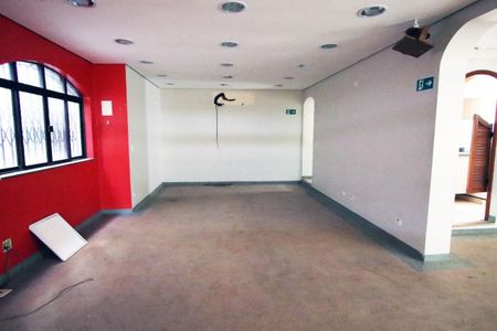 Casa à venda com 332m², 4 quartos e 4 vagas