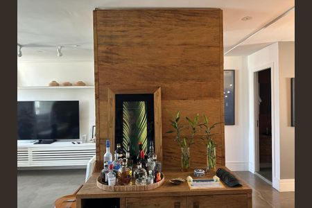 Apartamento à venda com 2 quartos, 130m² em Itaim Bibi, São Paulo