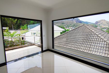 Casa à venda com 587m², 3 quartos e 4 vagas Casa à venda com 587m², 3 quartos e 4 vagasSuíte 3