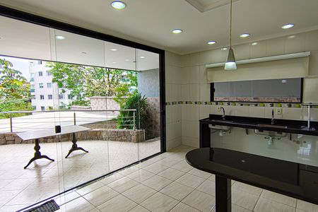 Casa à venda com 587m², 3 quartos e 4 vagas Casa à venda com 587m², 3 quartos e 4 vagasCozinha