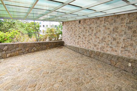 Casa à venda com 587m², 3 quartos e 4 vagas Casa à venda com 587m², 3 quartos e 4 vagasGaragem