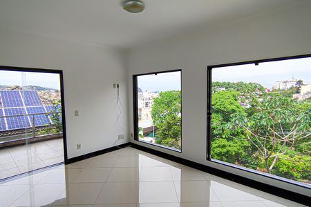 Casa à venda com 587m², 3 quartos e 4 vagas Casa à venda com 587m², 3 quartos e 4 vagasSuíte 1