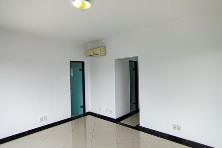 Casa à venda com 587m², 3 quartos e 4 vagas Casa à venda com 587m², 3 quartos e 4 vagasSuíte 1