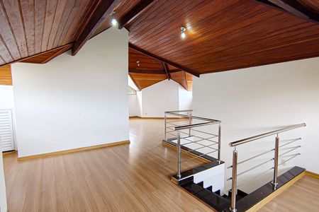 Casa à venda com 587m², 3 quartos e 4 vagas Casa à venda com 587m², 3 quartos e 4 vagasCobertura