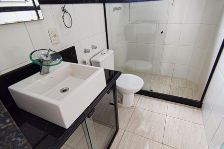 Casa à venda com 587m², 3 quartos e 4 vagas Casa à venda com 587m², 3 quartos e 4 vagasBanheiro 2