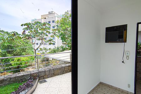 Casa à venda com 587m², 3 quartos e 4 vagas Casa à venda com 587m², 3 quartos e 4 vagasQuarto de Serviço