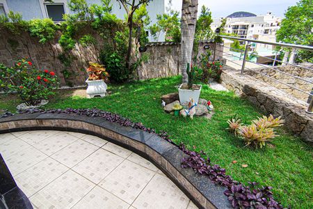 Casa à venda com 587m², 3 quartos e 4 vagas Casa à venda com 587m², 3 quartos e 4 vagasÁrea Externa