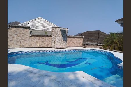 Casa à venda com 587m², 3 quartos e 4 vagas Casa à venda com 587m², 3 quartos e 4 vagasÁrea Externa