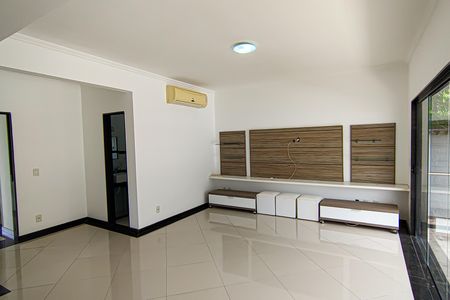 Casa à venda com 587m², 3 quartos e 4 vagas Casa à venda com 587m², 3 quartos e 4 vagasSala 3