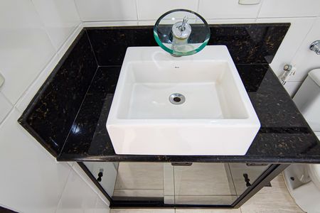 Casa à venda com 587m², 3 quartos e 4 vagas Casa à venda com 587m², 3 quartos e 4 vagasBanheiro 2