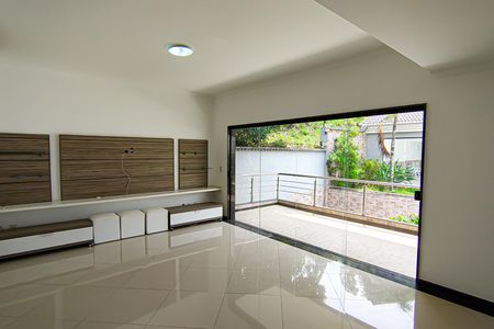 Casa à venda com 587m², 3 quartos e 4 vagas Casa à venda com 587m², 3 quartos e 4 vagasSala 3