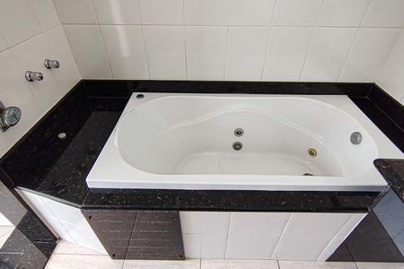 Casa à venda com 587m², 3 quartos e 4 vagas Casa à venda com 587m², 3 quartos e 4 vagasBanheiro da Suíte 3