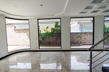 Casa à venda com 587m², 3 quartos e 4 vagas Casa à venda com 587m², 3 quartos e 4 vagasSala 1