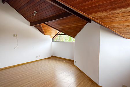 Casa à venda com 587m², 3 quartos e 4 vagas Casa à venda com 587m², 3 quartos e 4 vagasCobertura