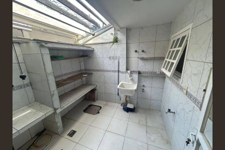 Casa à venda com 180m², 4 quartos e 3 vagas