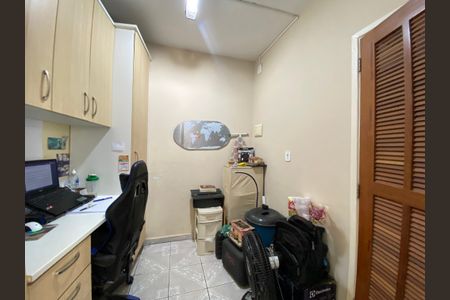 Casa à venda com 246m², 2 quartos e 1 vaga Casa à venda com 246m², 2 quartos e 1 vagaEscritório