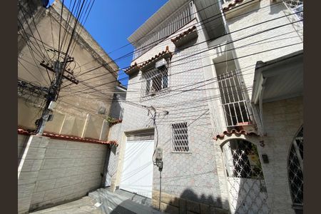 Casa à venda com 246m², 2 quartos e 1 vaga Casa à venda com 246m², 2 quartos e 1 vagaFachada