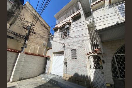 Casa à venda com 246m², 2 quartos e 1 vaga Casa à venda com 246m², 2 quartos e 1 vagaFachada