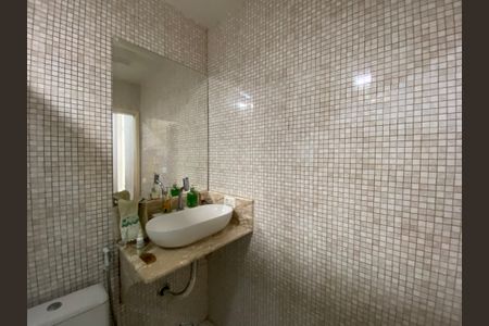 Casa à venda com 246m², 2 quartos e 1 vaga Casa à venda com 246m², 2 quartos e 1 vagaBanheiro 2
