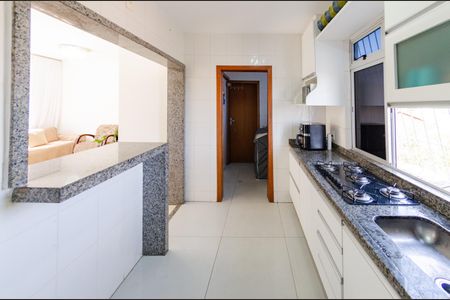 Apartamento à venda com 131m², 3 quartos e 2 vagas Apartamento à venda com 131m², 3 quartos e 2 vagasCozinha
