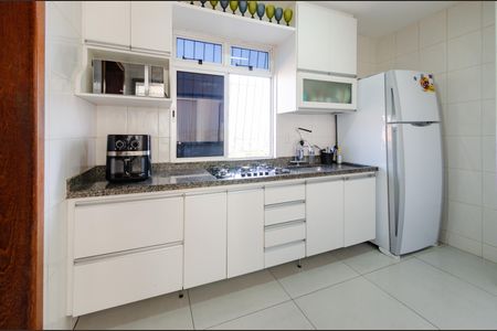 Apartamento à venda com 131m², 3 quartos e 2 vagas Apartamento à venda com 131m², 3 quartos e 2 vagasCozinha