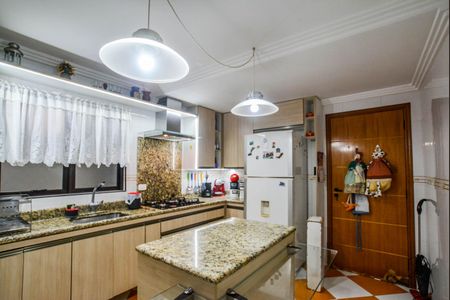 Casa à venda com 242m², 4 quartos e 2 vagas Casa à venda com 242m², 4 quartos e 2 vagasCozinha