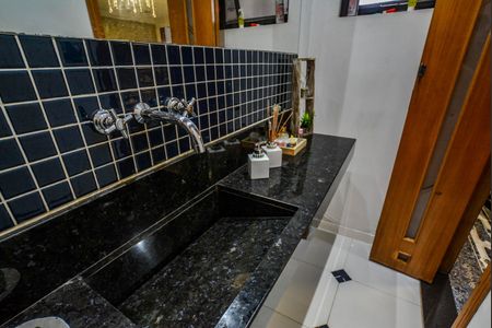 Casa à venda com 242m², 4 quartos e 2 vagas Casa à venda com 242m², 4 quartos e 2 vagasLavabo da Sala