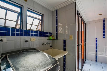 Casa à venda com 242m², 4 quartos e 2 vagas Casa à venda com 242m², 4 quartos e 2 vagasÁrea de Serviço