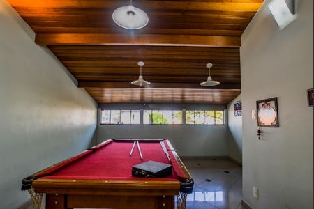 Casa à venda com 242m², 4 quartos e 2 vagas Casa à venda com 242m², 4 quartos e 2 vagasÁrea comum