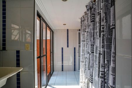 Casa à venda com 242m², 4 quartos e 2 vagas Casa à venda com 242m², 4 quartos e 2 vagasÁrea de Serviço