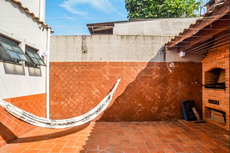 Casa à venda com 242m², 4 quartos e 2 vagas Casa à venda com 242m², 4 quartos e 2 vagasQuintal