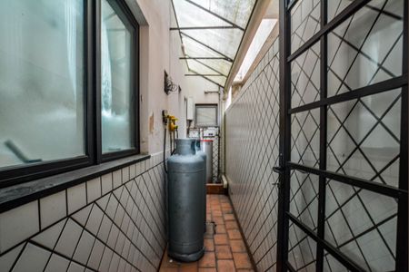 Casa à venda com 242m², 4 quartos e 2 vagas Casa à venda com 242m², 4 quartos e 2 vagasÁrea de Serviço