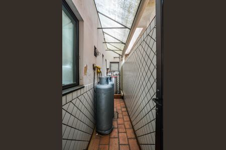 Casa à venda com 242m², 4 quartos e 2 vagas Casa à venda com 242m², 4 quartos e 2 vagasÁrea de Serviço