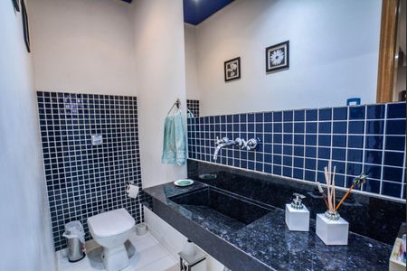 Casa à venda com 242m², 4 quartos e 2 vagas Casa à venda com 242m², 4 quartos e 2 vagasLavabo da Sala