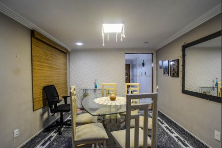 Casa à venda com 242m², 4 quartos e 2 vagas Casa à venda com 242m², 4 quartos e 2 vagasSala de Jantar