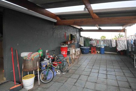 Casa à venda com 321m², 5 quartos e 3 vagasTerraço e Área de Serviço casa 02