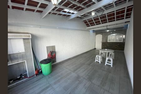 Casa à venda com 148m², 2 quartos e 2 vagas Casa à venda com 148m², 2 quartos e 2 vagasGaragem