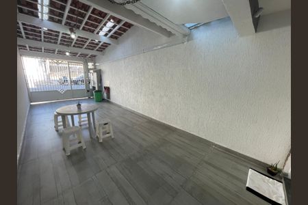Casa à venda com 148m², 2 quartos e 2 vagas Casa à venda com 148m², 2 quartos e 2 vagasGaragem