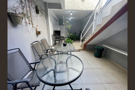 Casa à venda com 148m², 2 quartos e 2 vagas Casa à venda com 148m², 2 quartos e 2 vagasQuintal