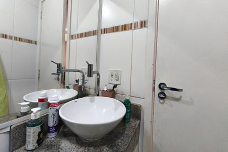 Apartamento à venda com 56m², 3 quartos e 1 vaga Apartamento à venda com 56m², 3 quartos e 1 vagaBanheiro Social
