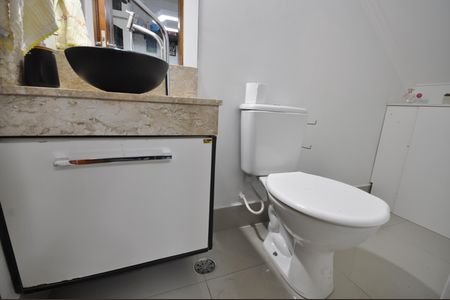 Casa de condomínio à venda com 75m², 2 quartos e 2 vagasLavabo