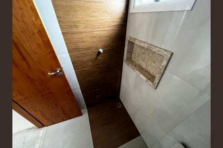 Casa à venda com 100m², 3 quartos e 2 vagasBanheiro 