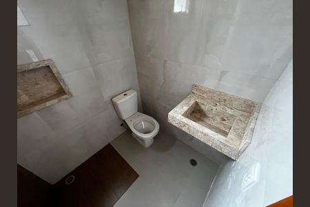 Casa à venda com 100m², 3 quartos e 2 vagasBanheiro 