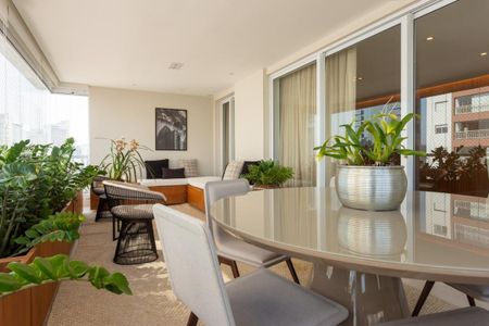 Apartamento à venda com 225m², 3 quartos e 4 vagas