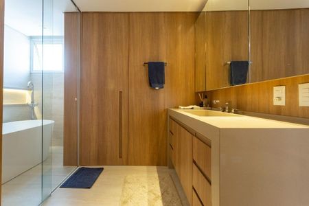 Apartamento à venda com 225m², 3 quartos e 4 vagas