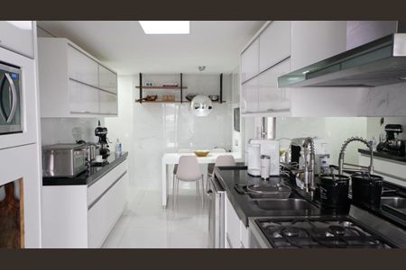 Apartamento para alugar com 210m², 3 quartos e 3 vagas