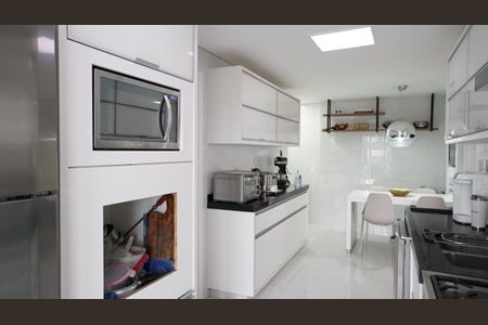Apartamento para alugar com 210m², 3 quartos e 3 vagas